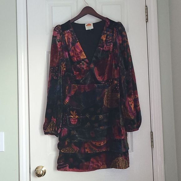 FARM RIO Crazy Mix V Neck Mini Dress - Picture 4 of 10